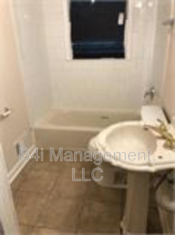 Building Photo - 1422 Lincoln Rd