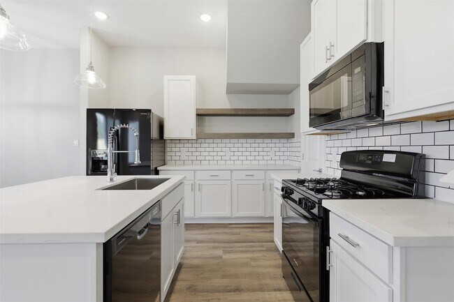 Building Photo - 208 Clark Rd