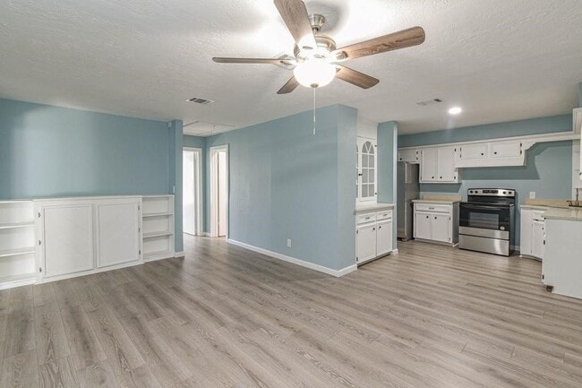 Building Photo - 3735 Woodpeckers Grove