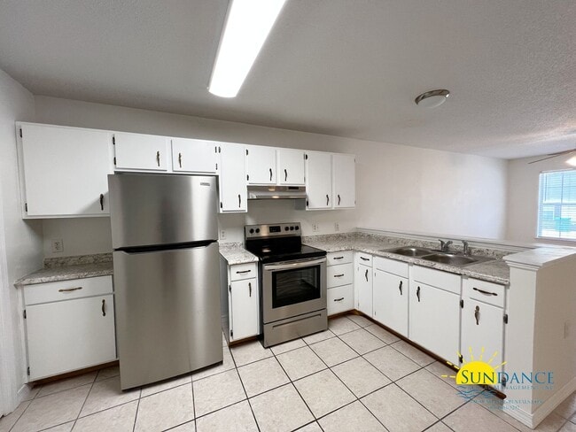 Building Photo - Quaint 2 Bedroom Home in Crestview!