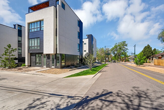 Building Photo - 1208 E Asbury Ave