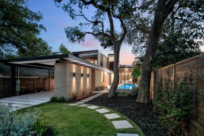 Building Photo - 2407 W 10th St