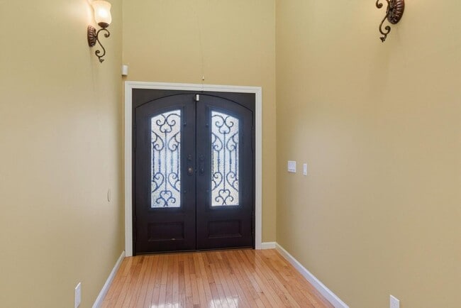 Building Photo - 659 Upton St