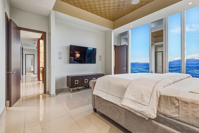 Building Photo - Waldorf Astoria 4707-Strip/City/Mtn Views from this Stunning 2Bd/2.5Ba Residence