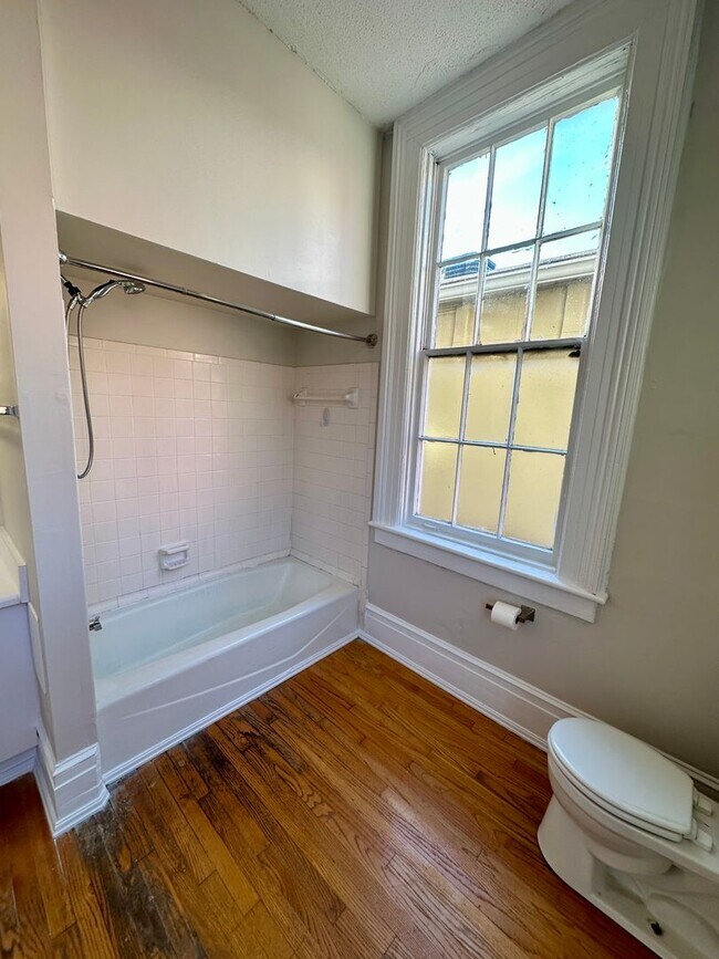 Building Photo - 217 Abercorn St