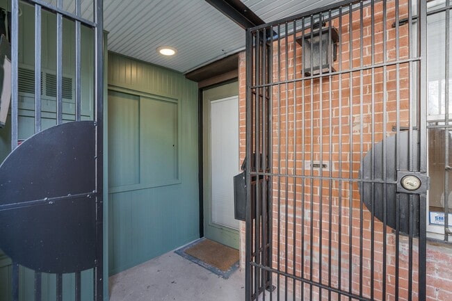 Building Photo - 209.5 4th St