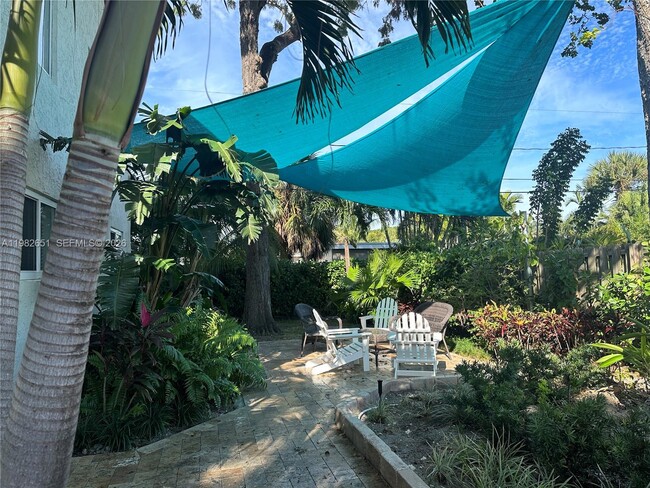 Building Photo - 913 NE 17th St