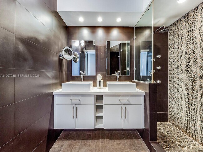 Building Photo - 1330 West Ave