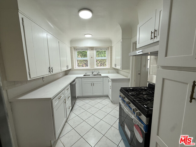 Building Photo - 211 S Arnaz Dr