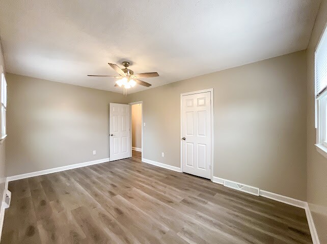 Building Photo - 3201 Spring Valley Dr
