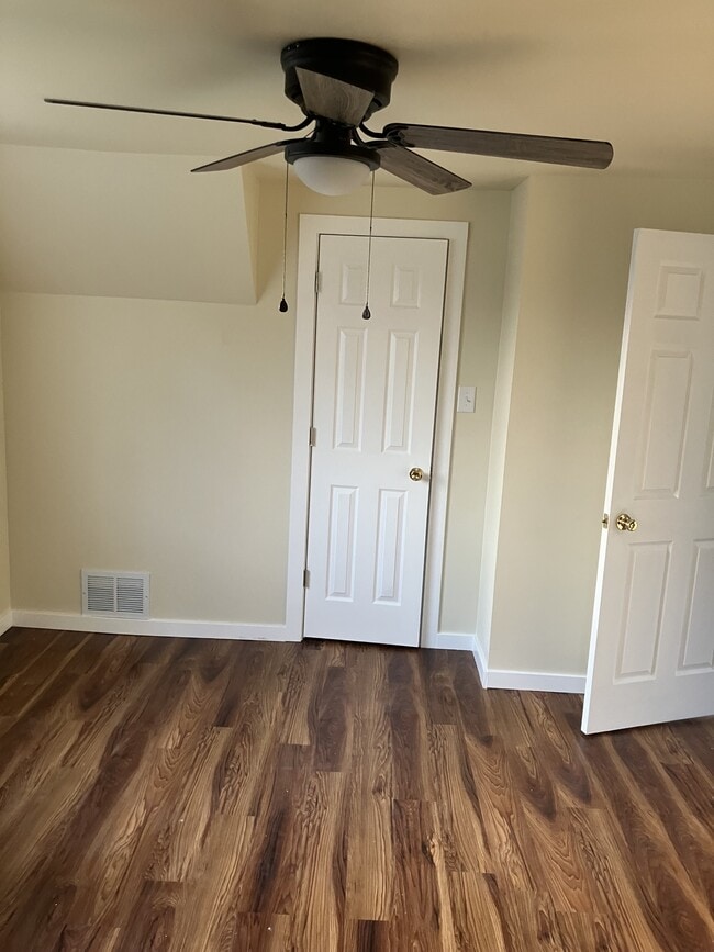 Building Photo - 1030 E 6th Ave