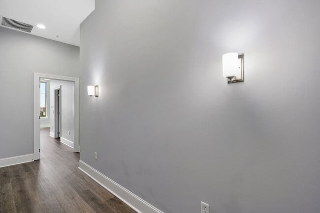 Building Photo - Downtown Raleigh Penthouse with Stunning View