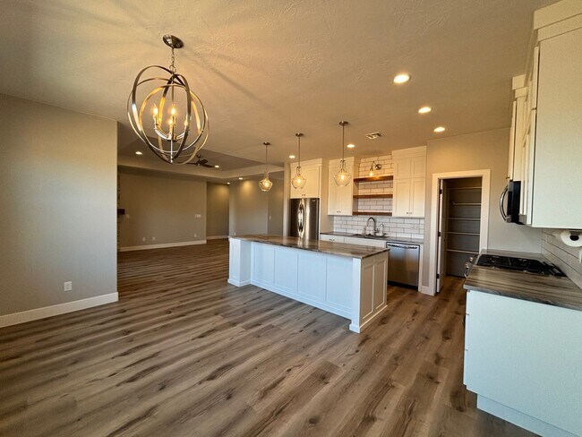 Building Photo - ADORABLE HOUSE FOR RENT IN HURRICANE