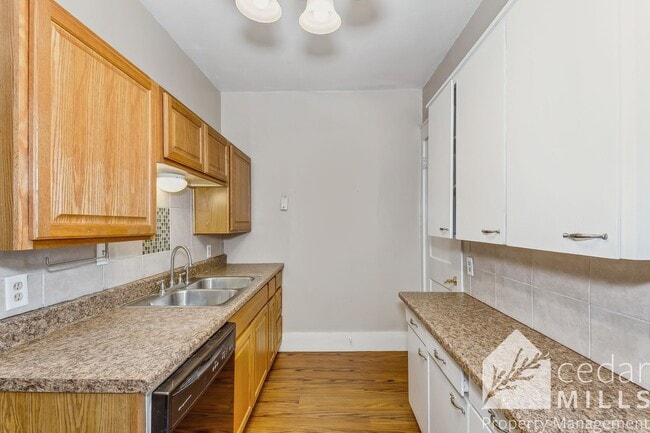 Building Photo - 130 S Charles St