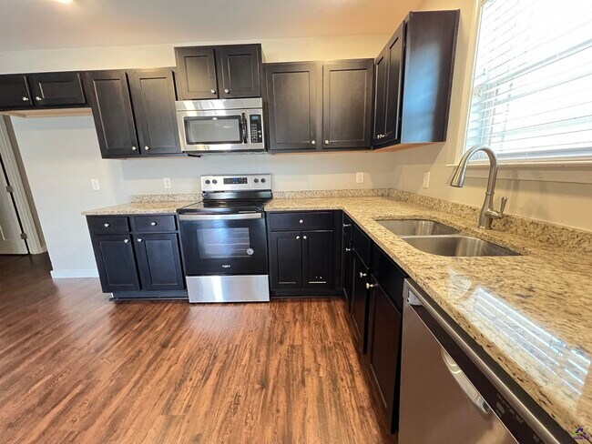 Building Photo - 126 Jaybee Dr