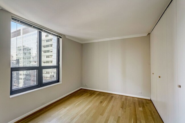 Building Photo - 401 E Ontario St
