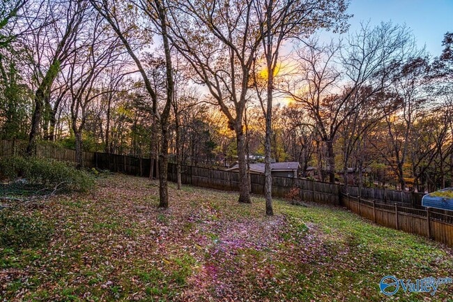 Building Photo - 702 Chambers Dr NE