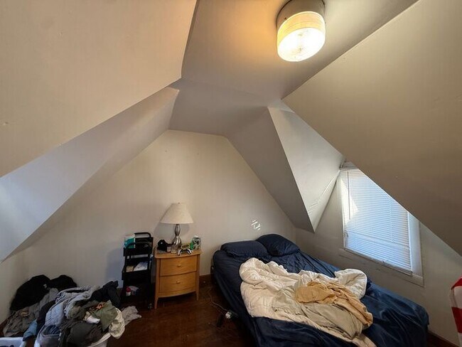 Building Photo - $2,850 | 5 Bedroom, 2 Bathroom House | NO PETS | Available for August 1st, 2026 Move In!