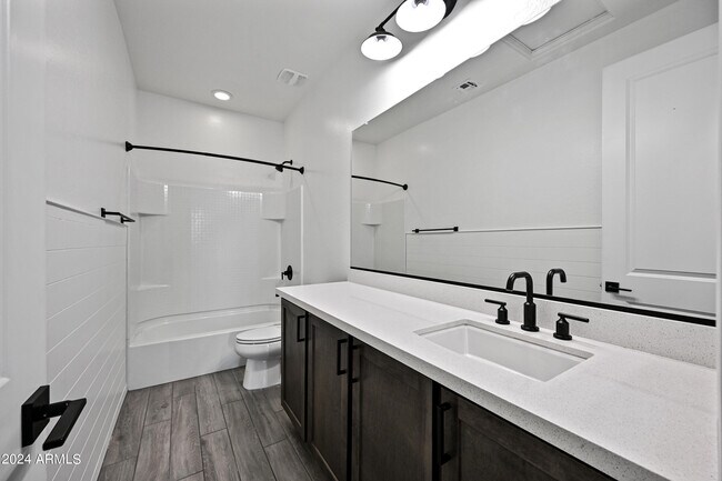 Building Photo - 13360 W Briles Rd