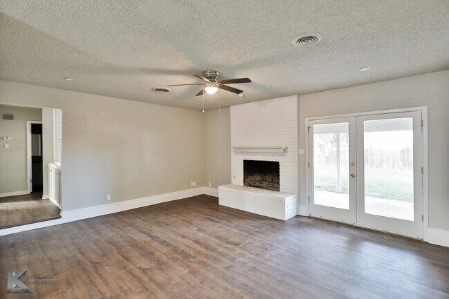 Building Photo - 4350 Bluebonnet Ct
