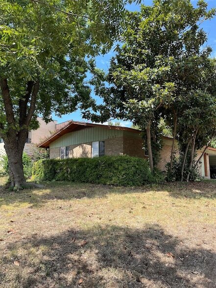 Primary Photo - 2102 Ann Arbor Ave