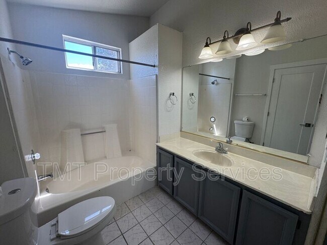 Building Photo - 5093 N Laguna Dr