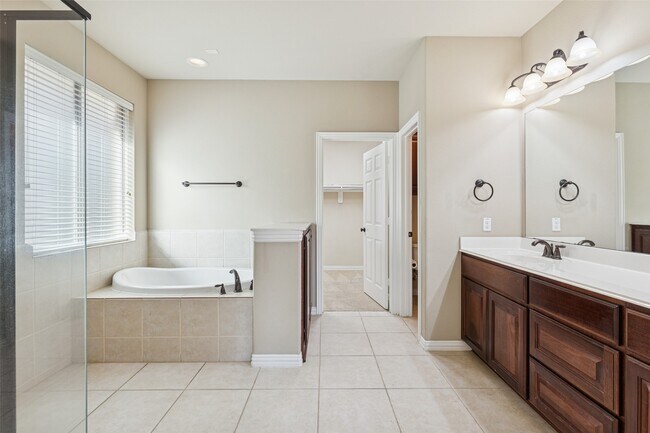 Building Photo - 11 Vershire Cir