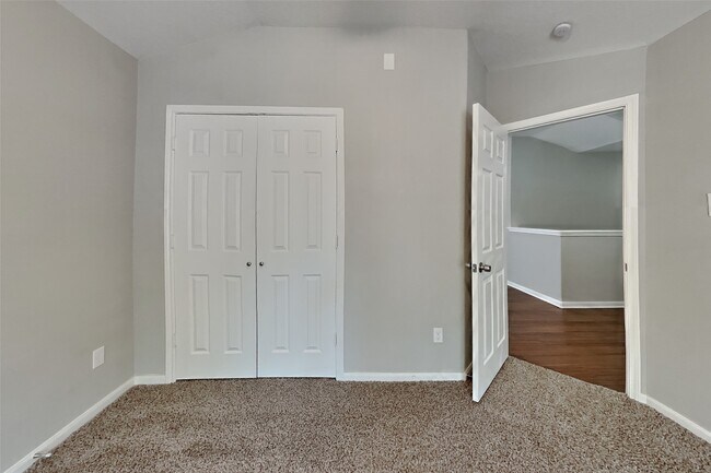 Building Photo - 5803 Village Grove Dr