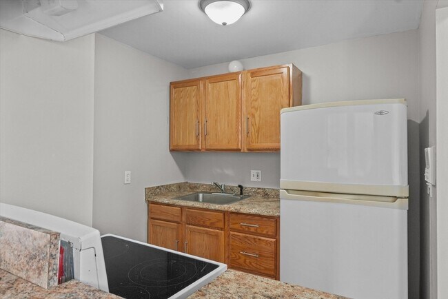 Building Photo - 18 Mason Ct