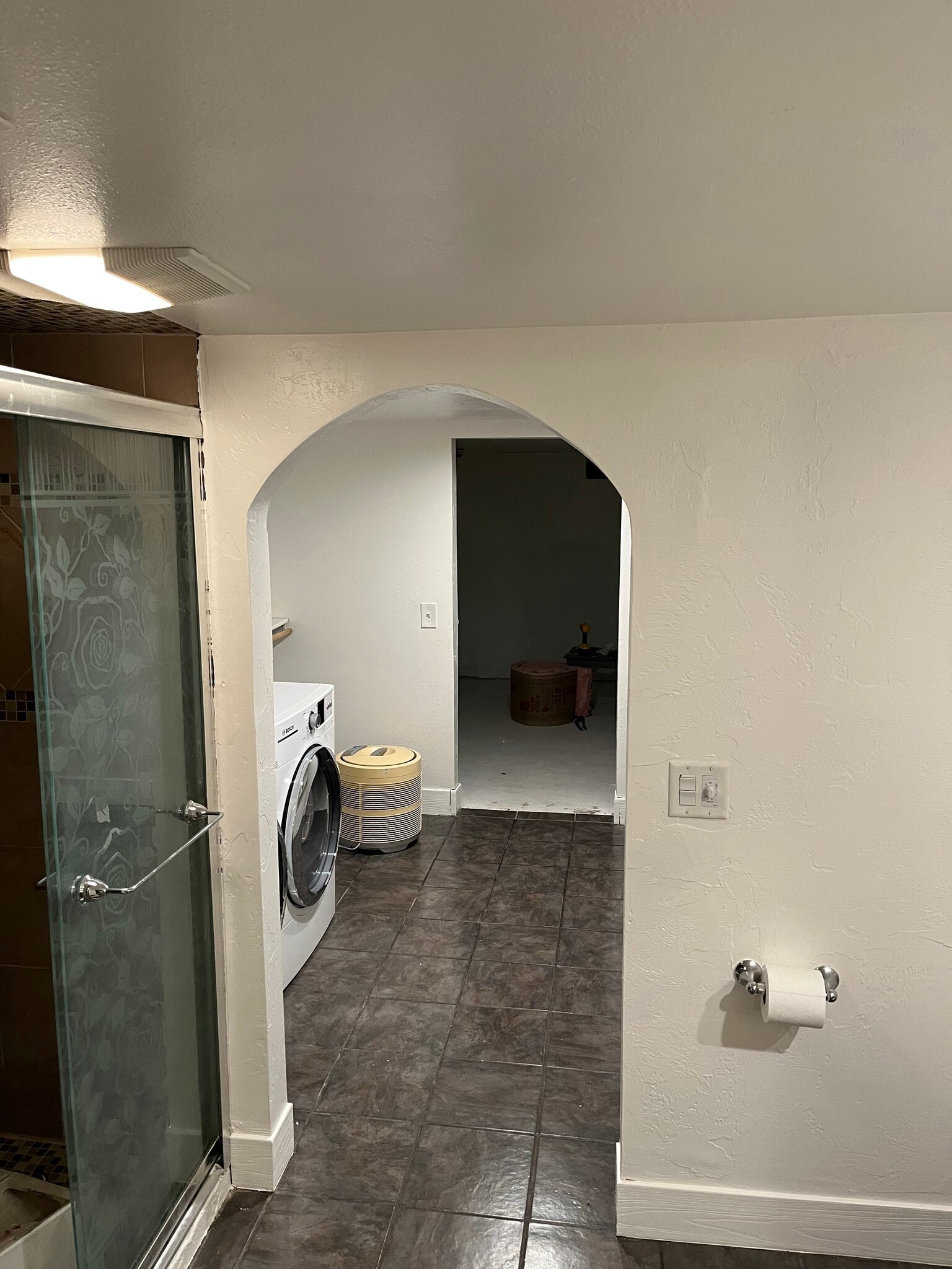 Basement shower - 210 Lox Ct