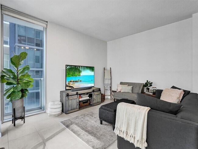 Building Photo - 1050 Brickell Ave