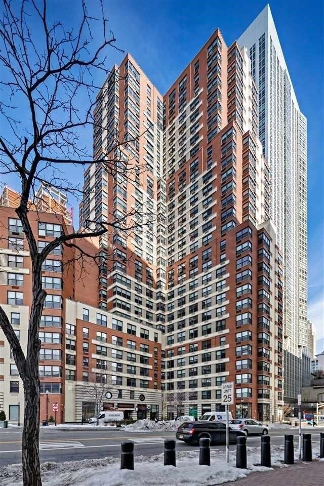 Building Photo - 102 Christopher Columbus Dr