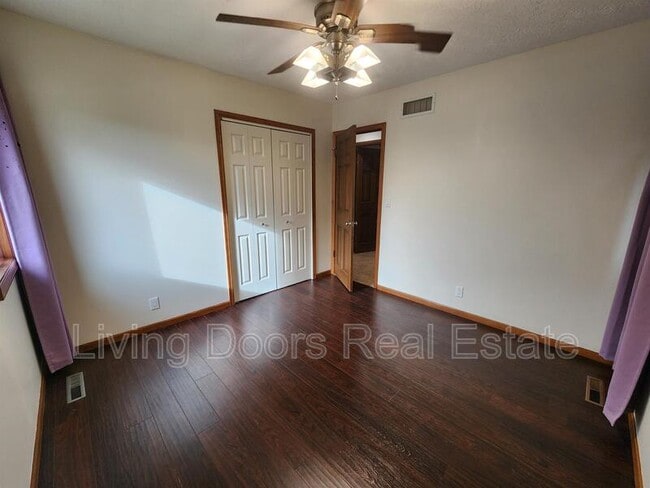 Building Photo - 7821 Trendwood Dr