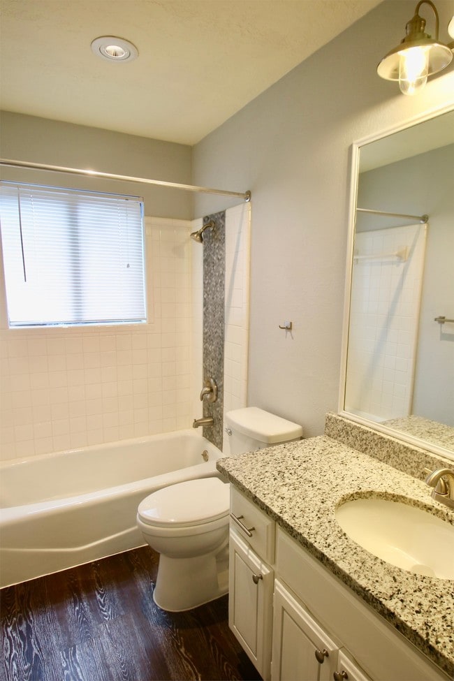Building Photo - 1806 Encino Bend