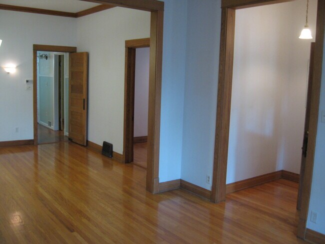 Building Photo - 3916 N Kildare Ave