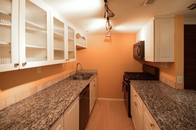 Building Photo - Beautiful Apartment at Los Pueblos de Santa Fe