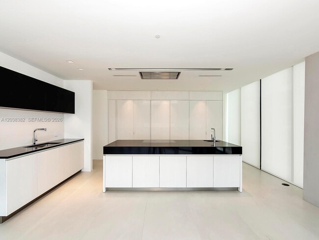 Building Photo - 1000 Biscayne Blvd