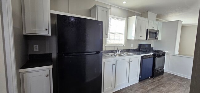 Building Photo - 229 Magnolia Pl