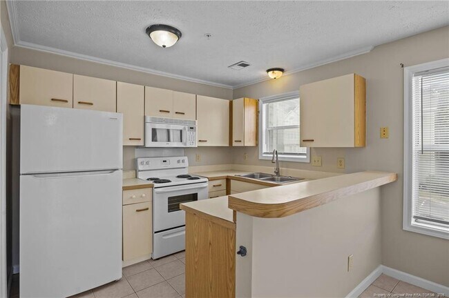 Building Photo - 962 Stewarts Creek Dr