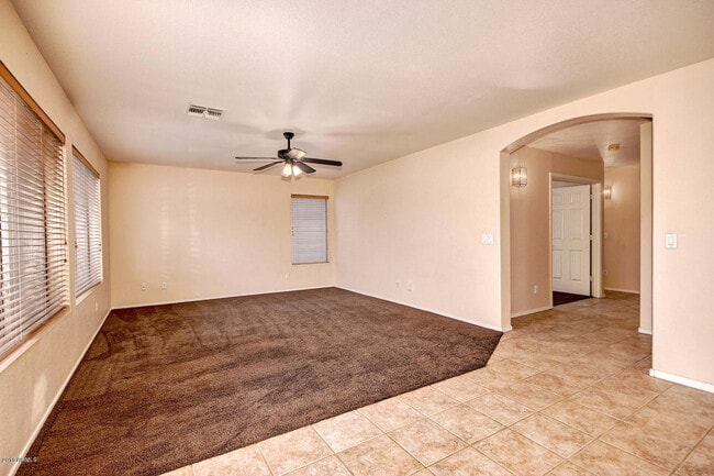 Building Photo - 886 W Bruce Ave