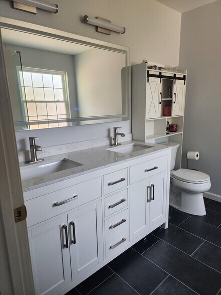 Master Bathroom - 1 Longspur Ct