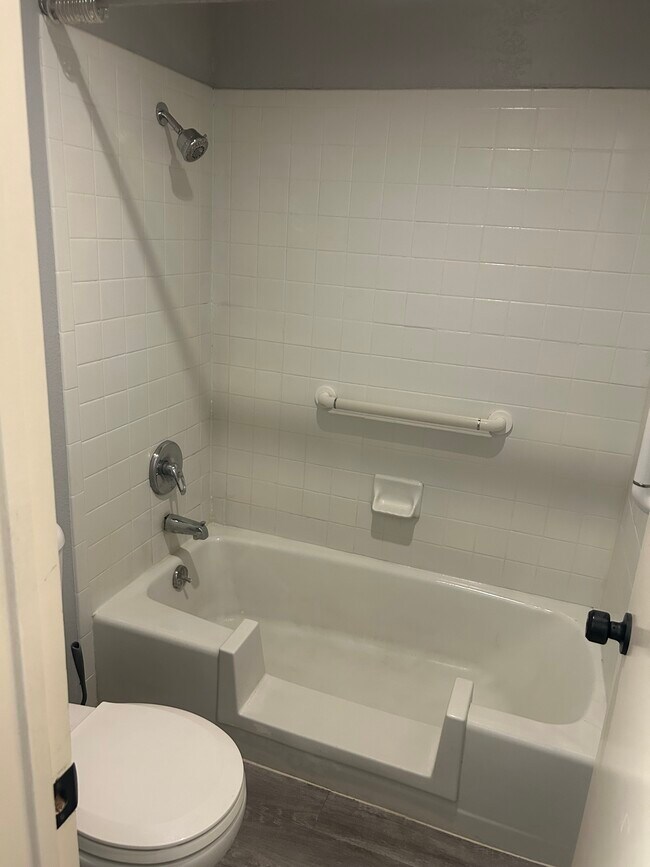 Building Photo - 1315 White Rock Dr