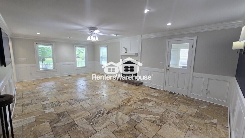 Building Photo - 165 Oak Hill Cir