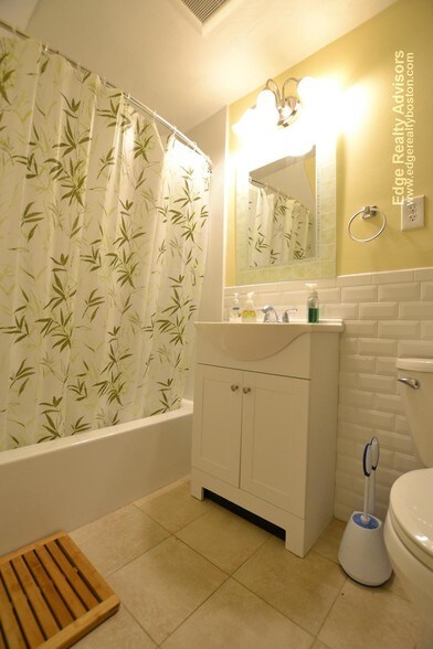 Building Photo - 35 Palmer St