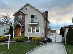 Building Photo - 136 Springfield Rd