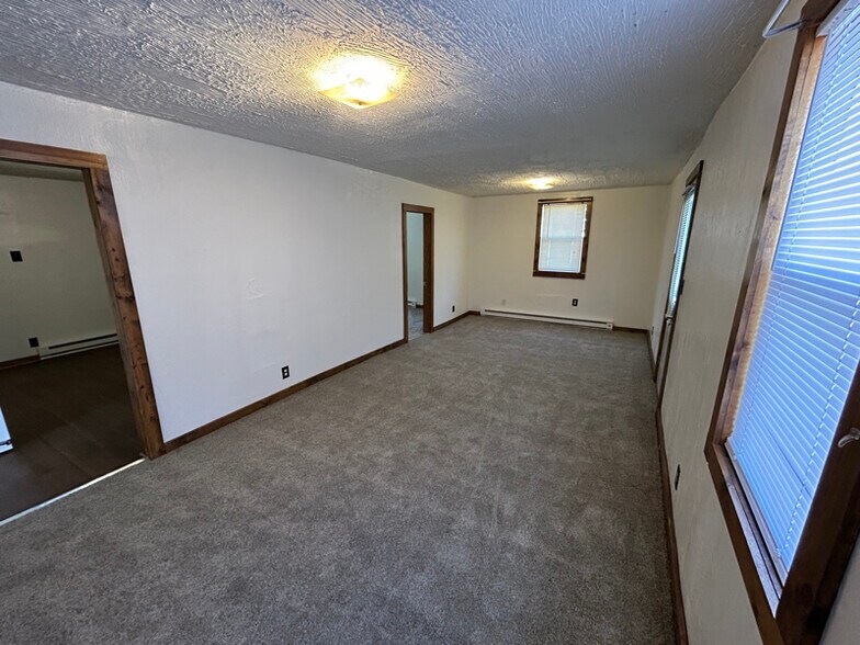 Building Photo - 154 Robley St