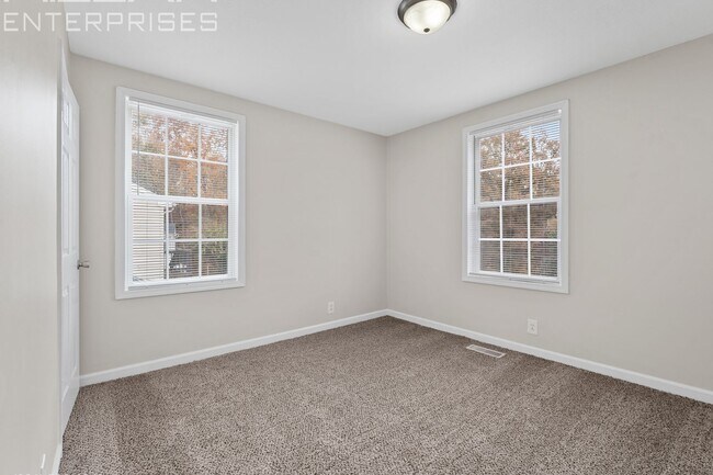 Building Photo - Charming 2-Bedroom Home on Quiet Valley View Circle - Enjoy Your First Month FREE with a 13-Month...