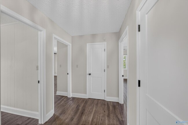 Building Photo - 1208 SE Willowbrook Dr