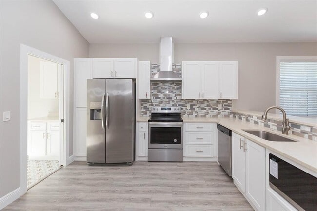 Building Photo - 218 W Jean St