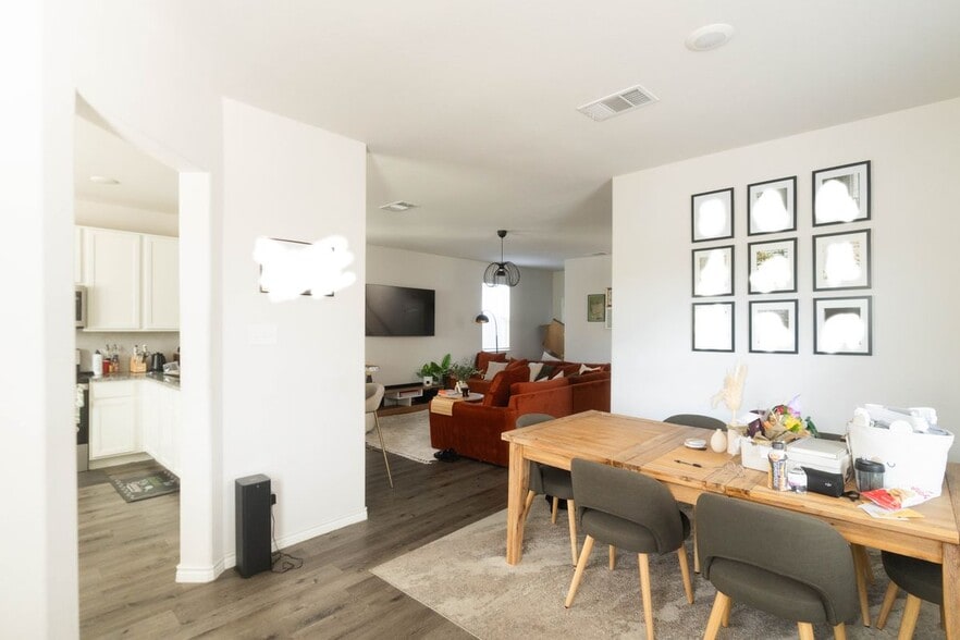 Building Photo - 5533 Topwater Trl